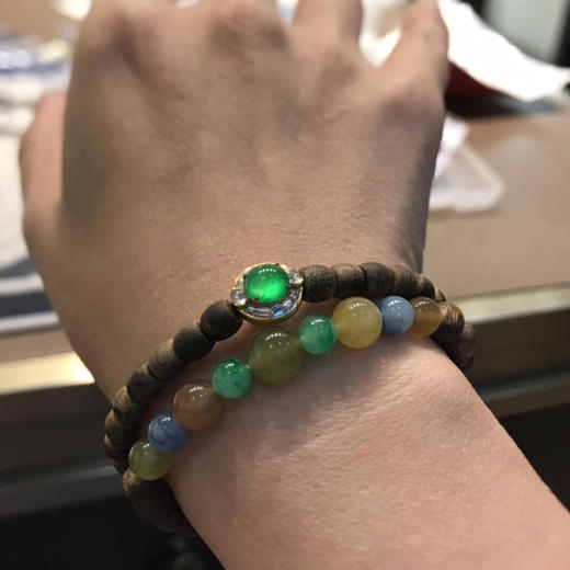 荧光绿蛋面沉香手串 商品图1