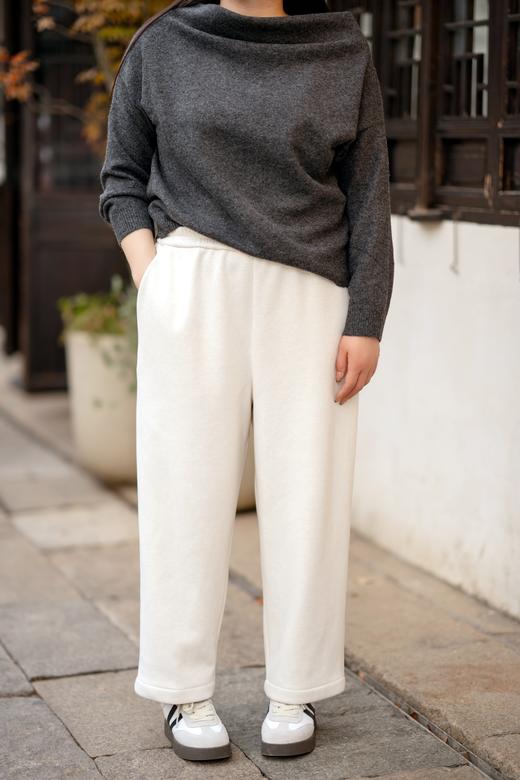 现货，今天发！【加绒牛奶裤】王炸裤🔥软软糯糯冬季百搭休闲裤，米杏色，松紧腰头，内层细密短绒，保暖舒适亲肤！面层面料：67%聚酯纤维，14.3%粘纤，7.8%锦纶，7.6%腈纶，3.3%羊毛 商品图6