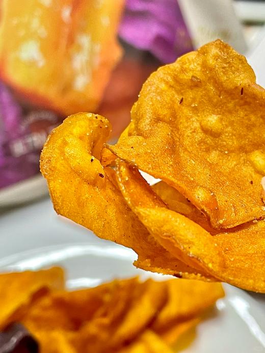 😋印尼进口薯片【莱纳蜂蜜味红薯紫薯片】 🔺优质红薯、紫薯作为原料，富含膳食纤维 🔺红薯木薯双拼组合，一袋就能吃到两种味道  商品图2