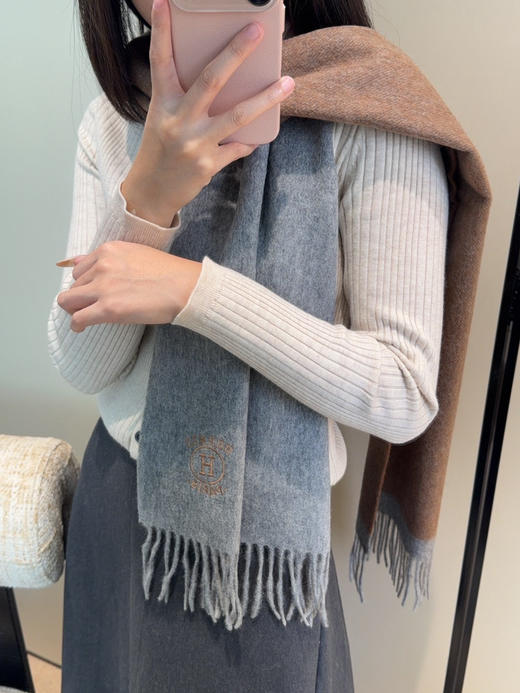 秋冬特惠💰340 Hermes · 爱马仕男女围巾 难得一见的温柔配色 商品图0