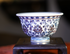 青花错金银缠枝莲压手杯