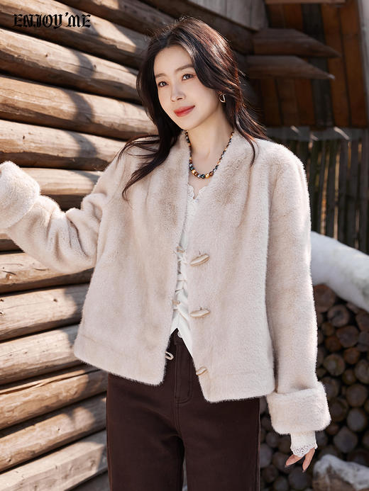 【门店同款】ENJOY冬季“暖冬软糖”V领毛外套 168443075 商品图10