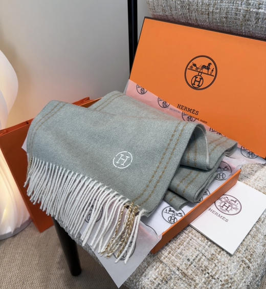 秋冬特惠💰300 Hermes · 爱马仕男女围巾，难得一见的温柔配色 商品图4