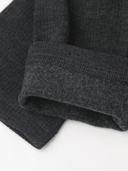 秋冬内搭刚需 深灰半高领修身针织衫 简约领口字母标细腻肌理长袖打底上衣 商品图3