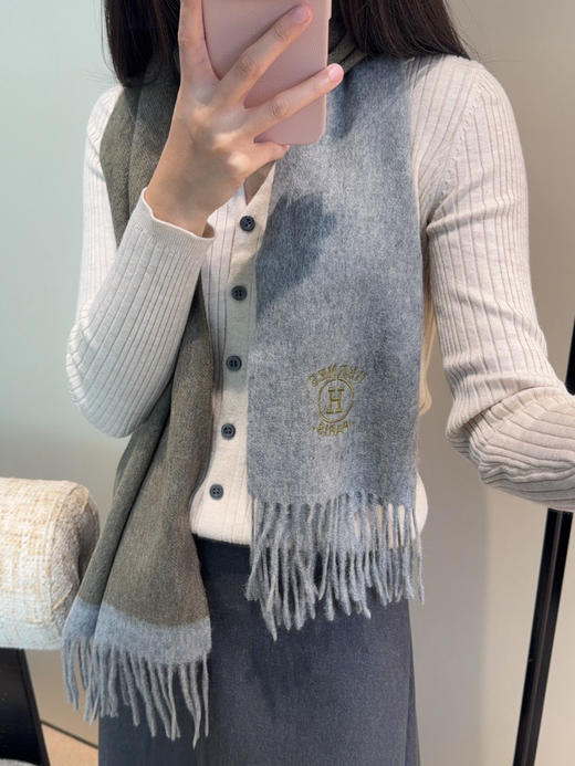 秋冬特惠💰340 Hermes · 爱马仕男女围巾 难得一见的温柔配色 商品图0