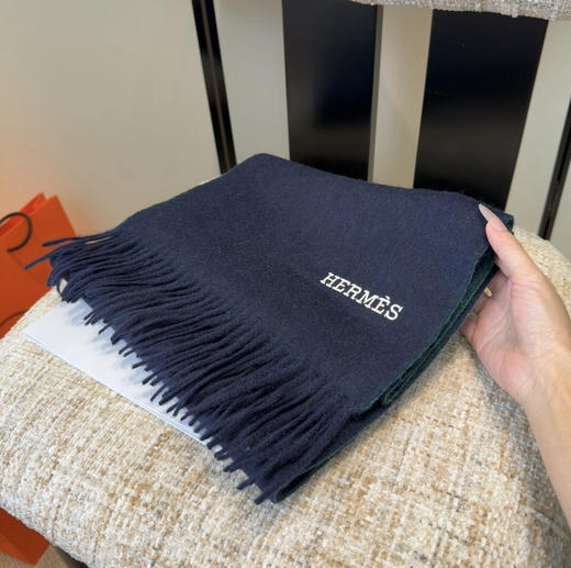 秋冬特惠💰320 2025年新款爱马仕男女同款围巾，难得一见的温柔配色 商品图4