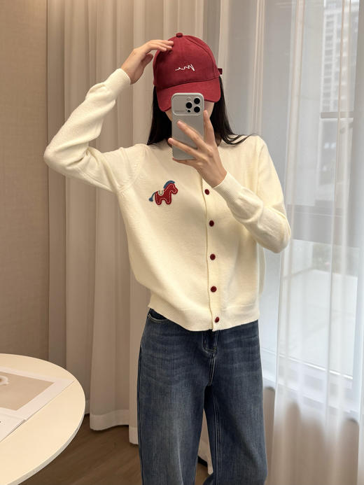 “马上有钱”刺绣小马趣味复古针织羊毛混纺开衫毛衣 商品图8