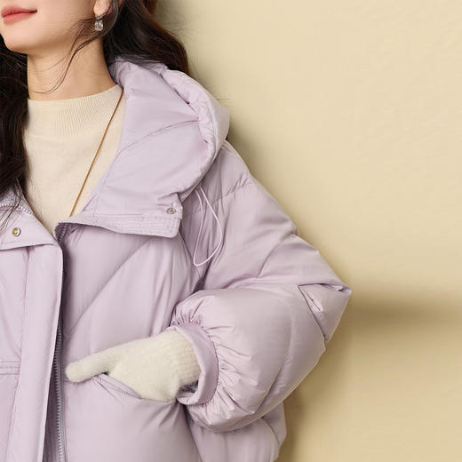 【12/24新品6.5折】熙世界龟背泡芙紫色羽绒服女短款小个子冬装白鸭绒连帽面包服外套 商品图4