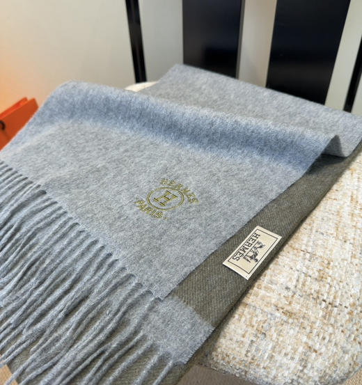 秋冬特惠💰340 Hermes · 爱马仕男女围巾 难得一见的温柔配色 商品图3