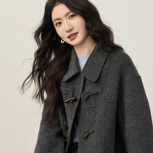 【12/24新品6.5折】熙世界复古牛角扣呢子大衣女中长款冬装宽松慵懒翻领加厚毛呢外套 商品图4