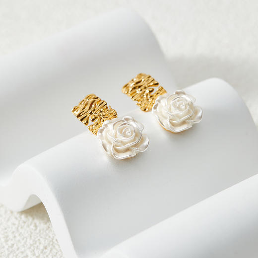 三彩2026新款油画玫瑰耳环金色褶皱艺术感首饰法式浪漫约会小众 商品图3