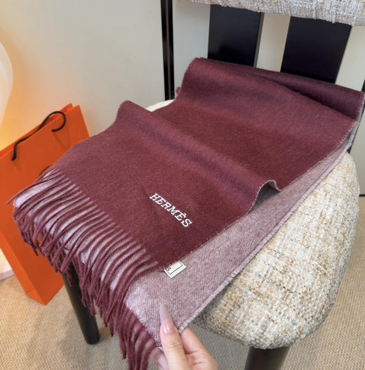 秋冬特惠💰320 2025年新款爱马仕男女同款围巾，难得一见的温柔配色 商品图5