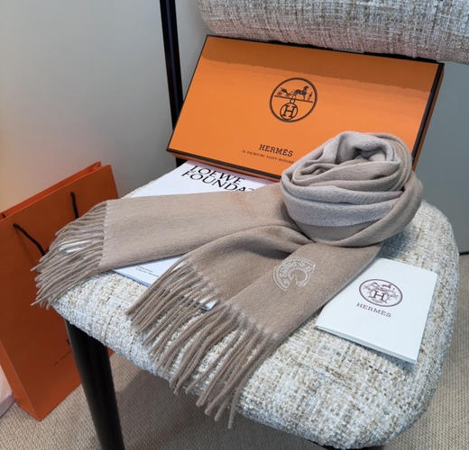 秋冬特惠💰320 Hermes · 爱马仕男女围巾，难得一见的温柔配色 商品图7