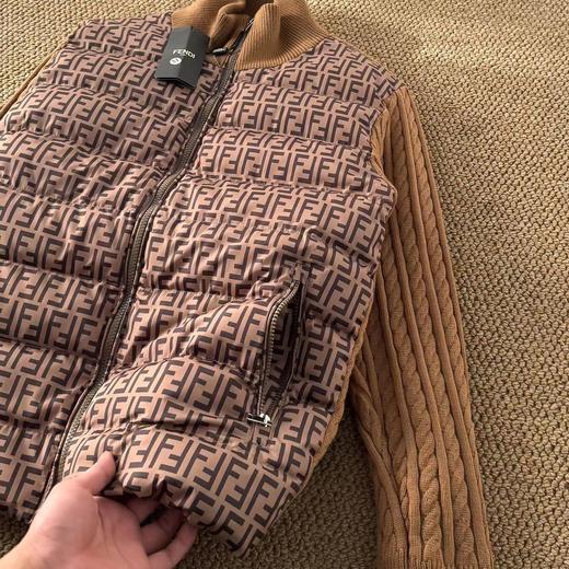 D122476轻盈保暖老花满印宽松针织袖羽绒服 商品图4