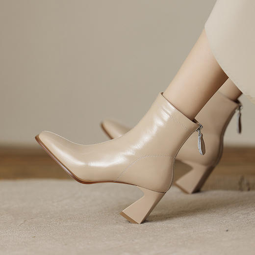 【预售5天】杏色粗跟短靴女秋冬季加绒漆皮靴子骑士靴真皮高跟切尔西靴HBP&1773A 商品图3