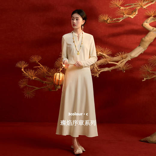 三彩【月白风清】2026春季新款雪尼尔立领连衣裙收腰A字鱼尾裙C 商品图1