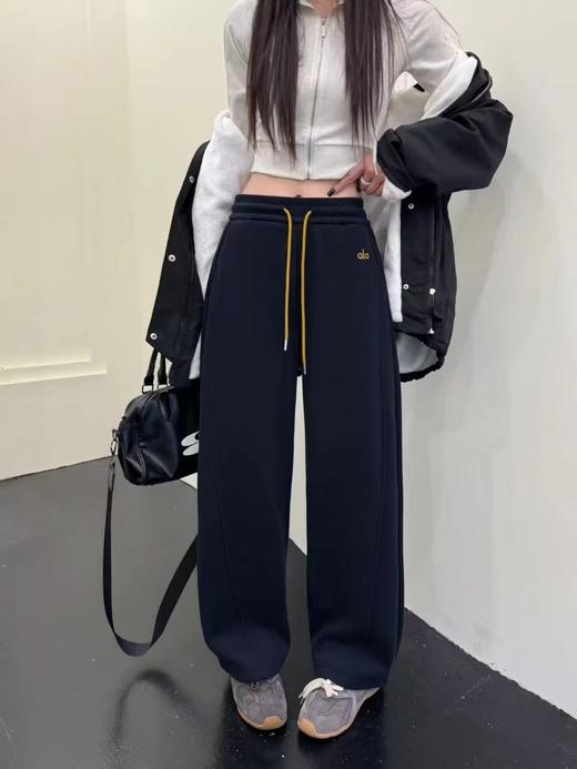 D122482休闲通勤阔腿设计加厚奥粒绒小弯刀裤 商品图1