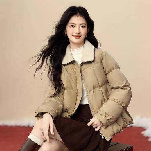 【12/24新品6.3折】熙世界巴恩风卡其色棉衣外套女冬季时尚毛绒翻领保暖短款面包棉服 商品图4