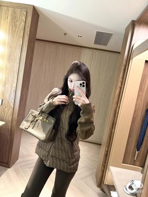 D122476轻盈保暖老花满印宽松针织袖羽绒服 商品图11