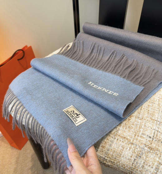 秋冬特惠💰320 2025年新款爱马仕男女同款围巾，难得一见的温柔配色 商品图7