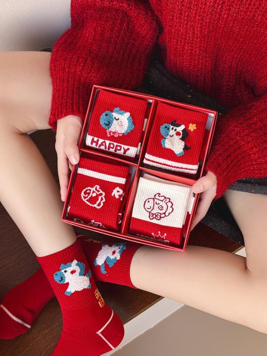 🧦“Horse发生”🐎新年穿红|好运加倍🛑【新年红袜礼盒合集】❗治愈与活力并存的新年礼盒⚡️让好运马上来，烦恼马上走🔥 ✅一共10款哦~刺绣款图案款字款都有哦~ 商品图7