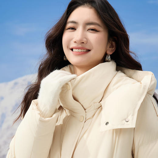 【12/24新品5.5折】熙世界「小暖炉羽绒服」可拆卸连帽保暖冬季中长款外套女士白鸭绒 商品图4