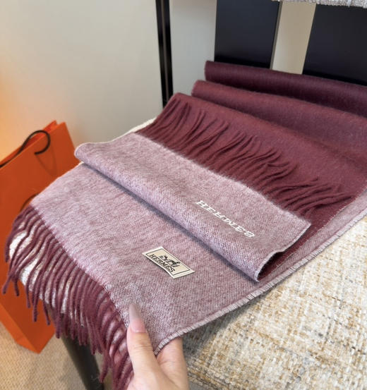 秋冬特惠💰320 2025年新款爱马仕男女同款围巾，难得一见的温柔配色 商品图7