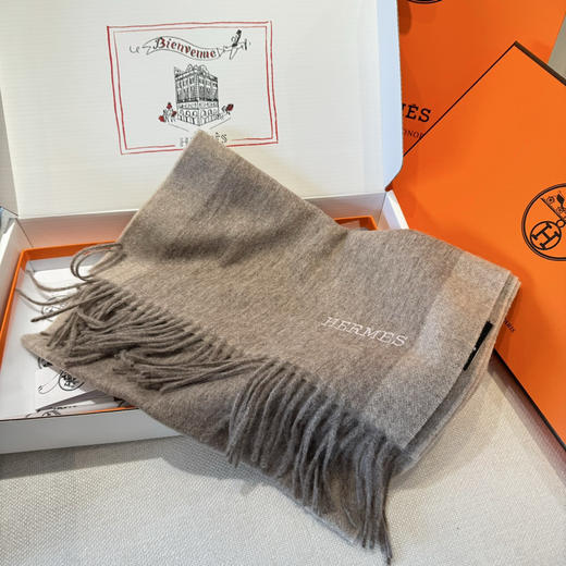 秋冬特惠💰330 上新！Hermes · 爱马仕男女围巾，大H难得一见的温柔配色 商品图6