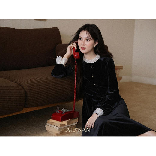 鹿向南「心动剧场」黑色法式丝绒连衣裙女秋冬新款收腰气质长裙子 商品图4