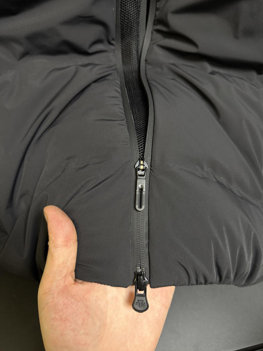 原单正品 黑标 DST迪桑特TRAINING系列男士羽绒服 
尺码：S～4XL
原价3390 商品图6