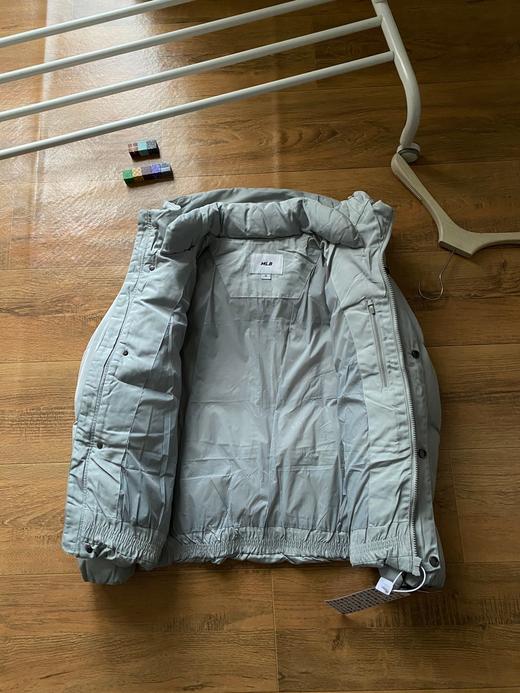 MLB Varsity 学院系列毛巾绣字母纯色连帽羽绒服男女情侣款 商品图6