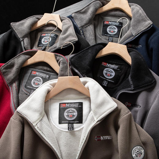 【多妈团购 出口挪威情侣款双面摇粒绒外套】小立领设计 加厚羊羔绒，精致刺绣标，两侧拉链口袋+内里两侧拉链口袋，袖口松紧防风，底部卡扣收腰，设计感十足-拟盛 商品图9