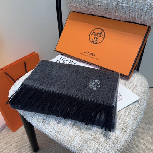 秋冬特惠💰320 Hermes · 爱马仕男女围巾，难得一见的温柔配色 商品图4