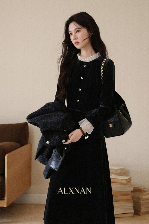 鹿向南「心动剧场」黑色法式丝绒连衣裙女秋冬新款收腰气质长裙子 商品图5