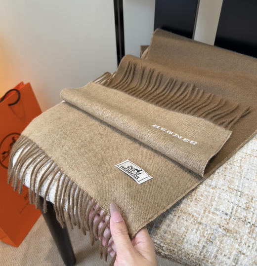 秋冬特惠💰320 2025年新款爱马仕男女同款围巾，难得一见的温柔配色 商品图7