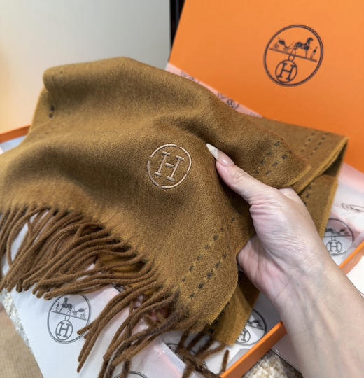 秋冬特惠💰300 Hermes · 爱马仕男女围巾，难得一见的温柔配色 商品图5