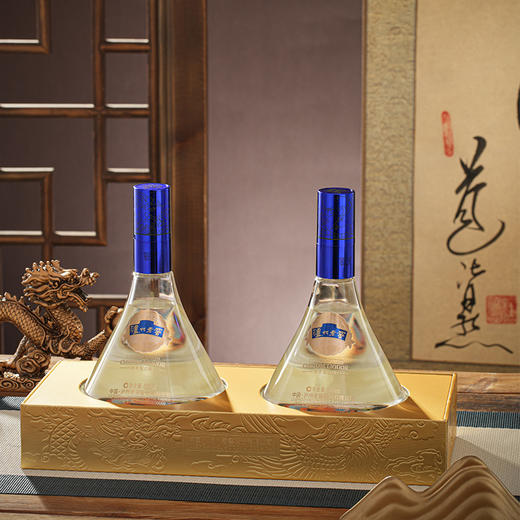 【杯酒寄浓情，鹊桥连相思】龙凤呈祥，寓意满满，泸州老窖龙凤銮52度浓香型白酒500ml*2瓶高档双支礼盒装，适合收藏品鉴、婚宴招待、新人对饮 商品图6