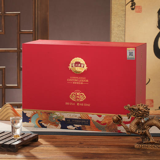 【杯酒寄浓情，鹊桥连相思】龙凤呈祥，寓意满满，泸州老窖龙凤銮52度浓香型白酒500ml*2瓶高档双支礼盒装，适合收藏品鉴、婚宴招待、新人对饮 商品图5