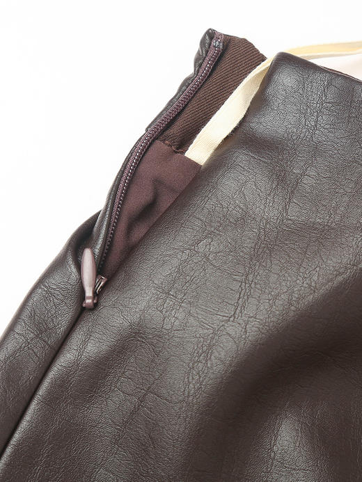 轻熟氛围叠穿神器 深棕色仿皮肌理高腰中长裙 后袋装饰开叉设计通勤气质半身裙 商品图3