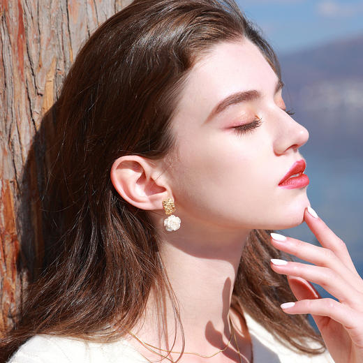 三彩2026新款油画玫瑰耳环金色褶皱艺术感首饰法式浪漫约会小众 商品图1