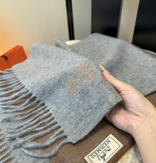 秋冬特惠💰340 Hermes · 爱马仕男女围巾 难得一见的温柔配色 商品图4