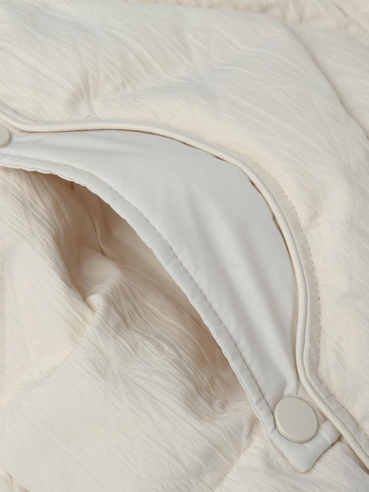 轻熟氛围感冬季保暖 奶杏色肌理绗缝立领羽绒服 宽松版型休闲短款外套 商品图4