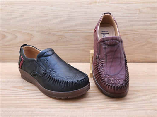 豪行秋季新款正品真皮妈妈鞋简约休闲舒适低跟女单鞋23306388 商品图3