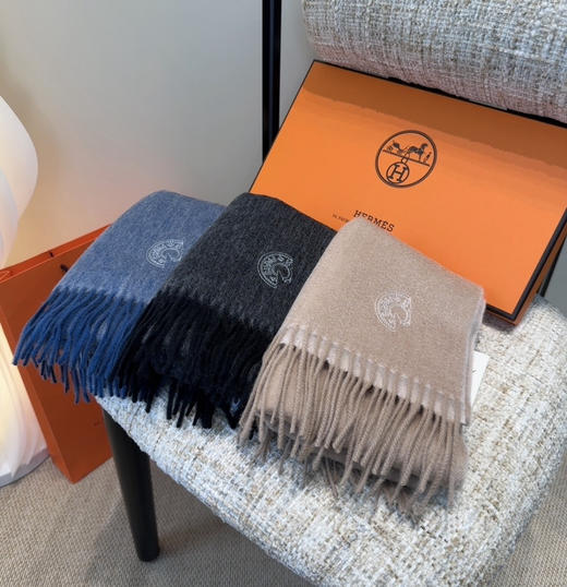 秋冬特惠💰320 Hermes · 爱马仕男女围巾，难得一见的温柔配色 商品图3