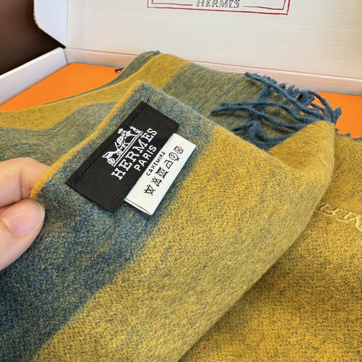 秋冬特惠💰330 上新！Hermes · 爱马仕男女围巾，大H难得一见的温柔配色 商品图5