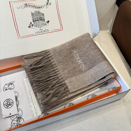 秋冬特惠💰330 上新！Hermes · 爱马仕男女围巾，大H难得一见的温柔配色 商品图8