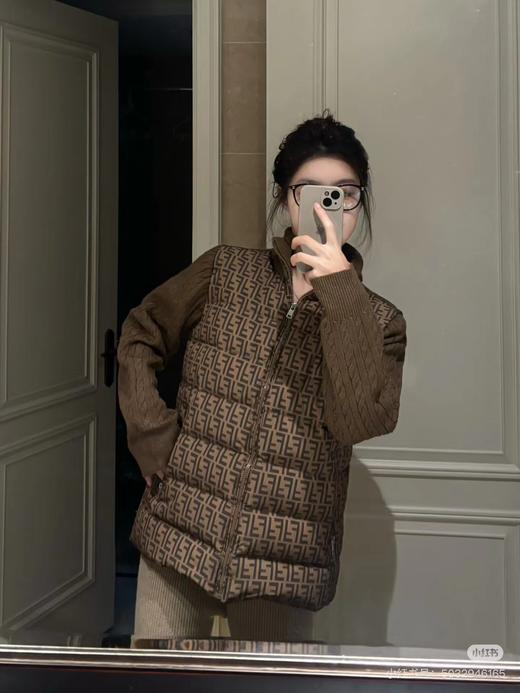 D122476轻盈保暖老花满印宽松针织袖羽绒服 商品图7