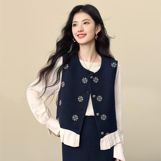 【12/24新品6.5折】熙世界复古小香风刺绣马甲套装女25秋冬新款休闲包臀半身裙两件套 商品图4