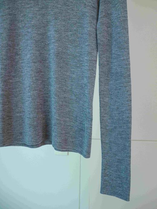 天鹅颈V领精纺羊毛打底衫 商品图2