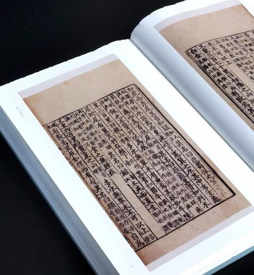 毛边本：《宋本山海经》，16开，布面精装，（晋）郭璞 注，国家图书馆出版社，2025年7月一版一印，定价：140，毛边本+定制藏书票+飞机盒版，售价140元。 商品图7